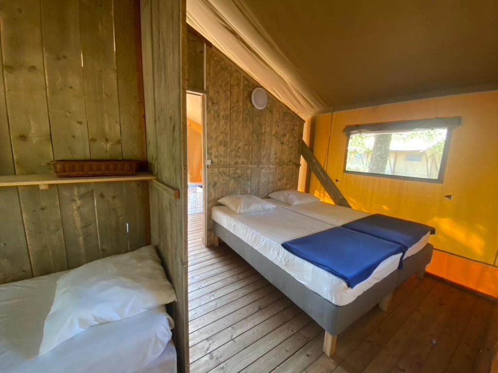 Camping La Kahute - Tente Lodge Au Coeur De La Foret Carcans Bagian luar foto