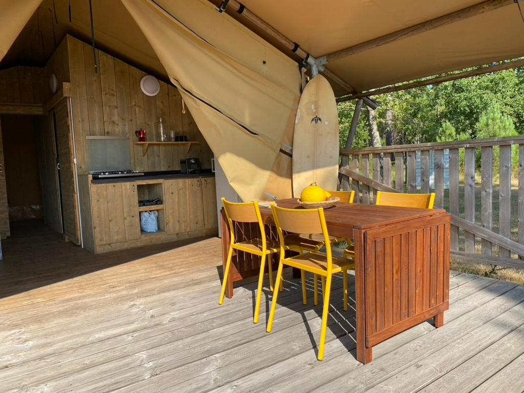 Camping La Kahute - Tente Lodge Au Coeur De La Foret Carcans Bagian luar foto