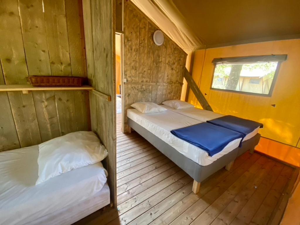 Camping La Kahute - Tente Lodge Au Coeur De La Foret Carcans Bagian luar foto