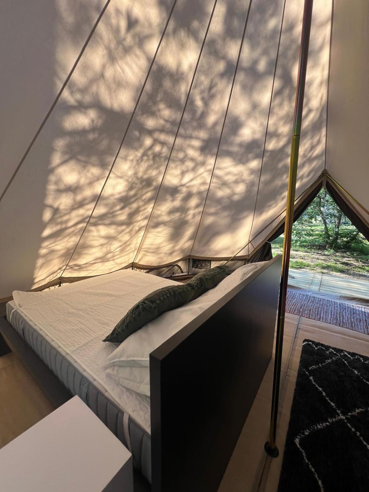 Camping La Kahute - Tente Lodge Au Coeur De La Foret Carcans Bagian luar foto
